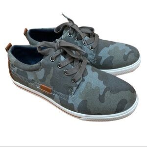 Steve Madden Fender Boys 4 Youth Green Camo Print Lace Up Low Top Sneakers EUC